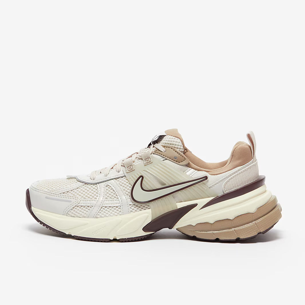 NIKE V2K RUN BEIGE / CAFÉ