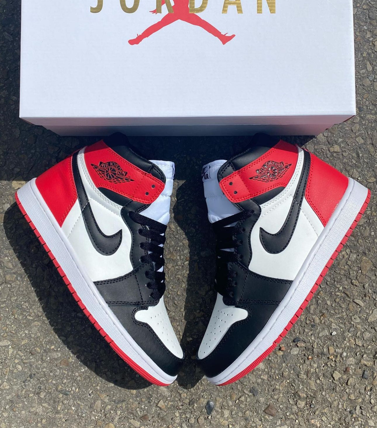 JORDAN RETRO 1 BLANCA - ROJA